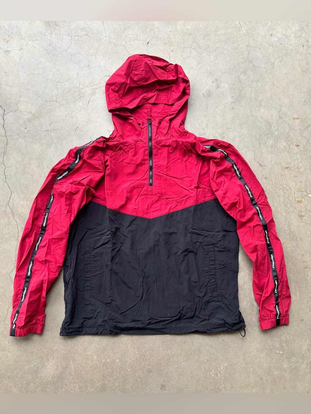 AEROPOSTALE Red Black Colorblock Logo Tape Windbreaker Jacket XL with side zip.